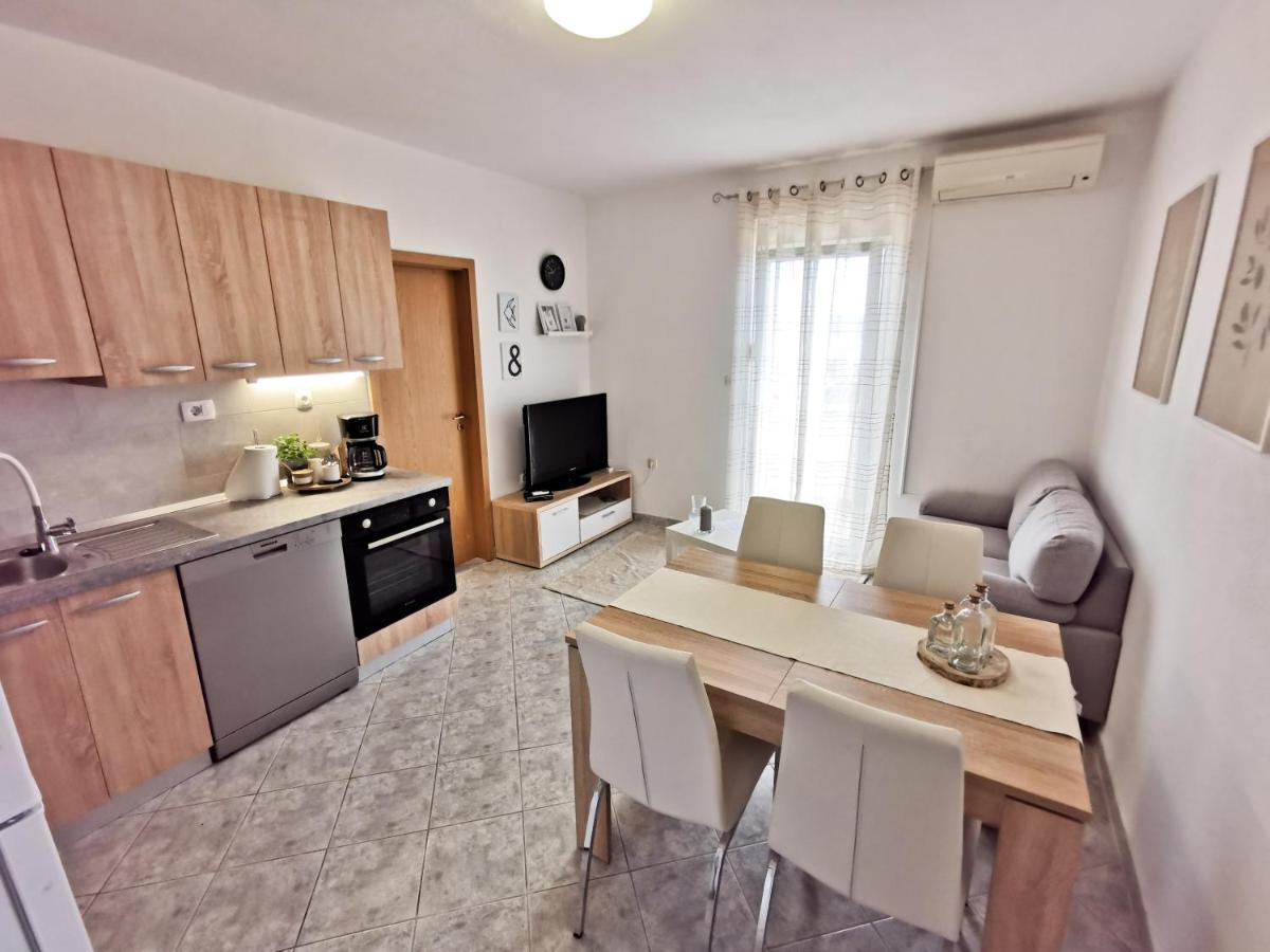 A4 Apartmani Kevic Kaštela Exterior foto